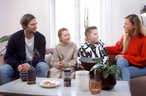 Family conversations, snacks paired with black volant diffuser at the living room - brilliant idea as it will vaporize your home with the purest essential oils, enhancing your wellbeing - completely naturally. This is the future of home scenting.